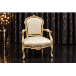 LOT 2 FAUTEUILS CABRIOLET - Bois patiné feuille d'or blanc avec un tissu crème et orLes Meubles DOBOIS vous propose ce lot de 2 fauteuils Cabriolet de style Louis XV, fabriqués dans nos ateliers selon des méthodes traditionnelles.Structure en hêtre 100% massif avec sculptures réalisées à la main. Finition patinée à la feuille d’or blanc, associée à un élégant tissu crème et or qui met en valeur les courbes et les sculptures du fauteuil.Assise confortable et dossier galbé typique du fauteuil Cabriolet Louis XV.Ce modèle peut également être fabriqué sur commande avec un large choix de tissus, velours, lin, coton, simili cuir, cuir ainsi que différentes finitions de bois.Livraison assurée par nos soins, avec protection individuelle des fauteuils dans des couvertures et mousses de calage pendant le transport.