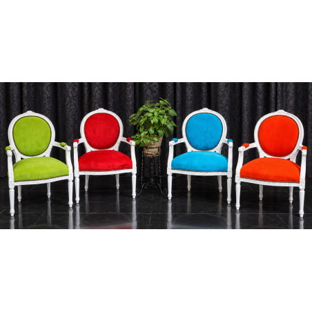 LOT 4 FAUTEUILS MÉDAILLON en stock - Multicolores - Bois cérusé blanc - PROMO !Lot de 4 fauteuils Médaillon de style Louis XVI, fabriqués en hêtre 100% massif avec sculptures réalisées à la main au ciseau à bois.Prix Promo 999€ TTC au lieu de 1396€ TTC pour ce lot en stock.Structure robuste avec assemblages traditionnels, assise large et confortable.Livraison assurée par nos soins, les fauteuils étant protégés individuellement dans des couvertures et mousses de calage pendant le transport. 