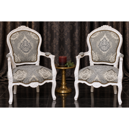 LOT 2 FAUTEUILS CABRIOLET STYLE LOUIS XV - Bois cérusé blancLes Meubles DOBOIS vous propose ce lot de 2 fauteuils Cabriolet de style Louis XV, fabriqués dans nos ateliers en bois de hêtre massif cérusé blanc.Assise et dossier garnis à l'ancienne (crin, ressorts et sangles).Ce modèle peut également être fabriqué sur commande avec un large choix de tissus, velours, lin, coton, simili cuir ou cuir, ainsi que différentes finitions de bois.Livraison possible par nos soins, avec protection individuelle des fauteuils dans des couvertures et mousses de calage pendant le transport.