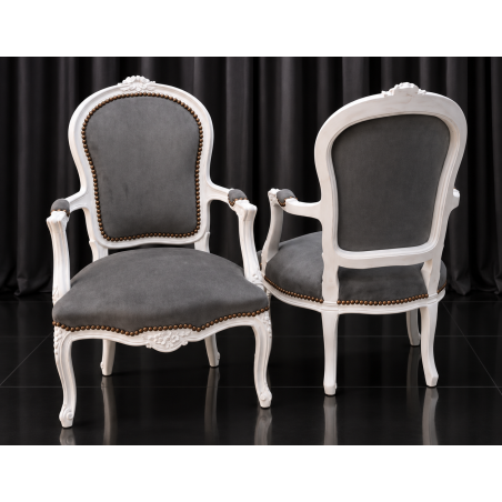 LOT 2 FAUTEUILS CABRIOLET - Bois cérusé blancLes Meubles DOBOIS vous propose ce lot de 2 fauteuils Cabriolet de style Louis XV, fabriqués dans nos ateliers en bois de hêtre 100 % massif.Finition cérusé blanc, volontairement poncée sur certaines parties afin de faire apparaître le bois de hêtre brut sous la finition et de donner au fauteuil un aspect légèrement vieilli.Assise de 45 cm de hauteur avec garniture traditionnelle réalisée à l’ancienne : crin, ressorts et sangles.Ce modèle peut également être fabriqué sur commande avec un large choix de tissus : velours, lin, coton, simili cuir ou cuir, ainsi que différentes finitions de bois.Livraison possible par nos soins, avec protection individuelle des fauteuils dans des couvertures et mousses de calage pendant le transport.
