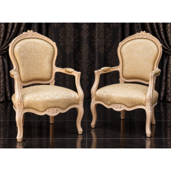 LOT 12 FAUTEUILS CABRIOLET STYLE LOUIS XV - Couleurs aléatoires, prix promo dépareilléLes Meubles DOBOIS vous propose une offre spéciale sur un lot de 12 fauteuils Cabriolet de style Louis XV, fabriqués dans nos ateliers en bois de hêtre 100 % massif.PRIX PROMO : 279 € TTC l’unité, soit 232,50 € HT, au lieu de 349 € TTC, soit 290,83 € HT.Prix total des 12 fauteuils : 3 348€ TTC / 2 790€ HT au lieu de 4 188 €TTC / 3 490€ HT.Les structures peuvent présenter différentes finitions : bois laqué, cérusé ou finition à la feuille d’or, patinée ou non. Garniture tapissier traditionnelle réalisée avec crin, ressorts et sangles.Véritable cloutage réalisé clou par clou, généralement avec des clous bronze ou dorés suivant la teinte du bois et le tissu.Cette offre est réservée aux clients souhaitant un assortiment dépareillé. Les couleurs, tissus et finitions sont aléatoires, avec des fauteuils pouvant être assortis à l’unité ou par paire selon nos disponibilités. Aucune sélection de couleur n’est possible sur cette fiche produit, ce qui permet de proposer ce tarif promotionnel.Les fauteuils sont sélectionnés dans nos stocks, des modèles les plus anciens aux plus récents.Livraison possible par nos soins, avec protection individuelle dans des couvertures et mousses de calage.
