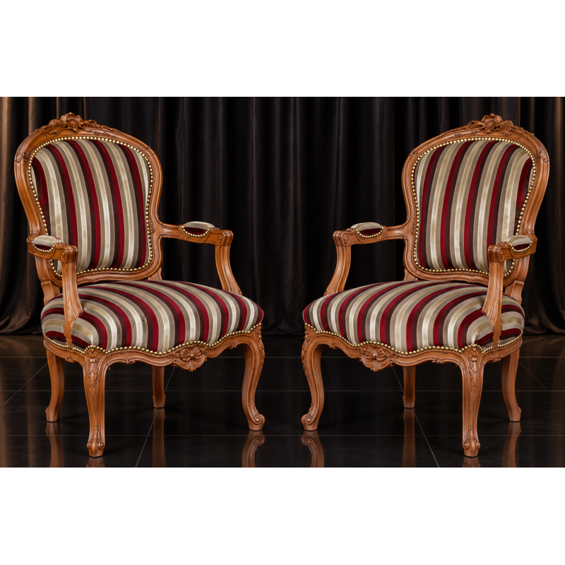 LOT 2 FAUTEUILS CABRIOLET - Bois chêne moyenLes Meubles DOBOIS vous propose cette paire de 2 fauteuils Cabriolet de style Louis XV, fabriqués dans nos ateliers en bois de hêtre 100% massif.Finition vernis chêne moyen.Assise de 45 cm de hauteur avec garniture traditionnelle réalisée à l’ancienne : crin, ressorts et sangles.Ce modèle peut également être fabriqué sur commande avec un large choix de tissus : velours, lin, coton, simili cuir ou cuir, ainsi que différentes finitions de bois.Livraison possible par nos soins, avec protection individuelle des fauteuils dans des couvertures et mousses de calage pendant le transport.