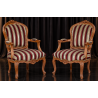 LOT 2 FAUTEUILS CABRIOLET - Bois chêne moyenLes Meubles DOBOIS vous propose cette paire de 2 fauteuils Cabriolet de style Louis XV, fabriqués dans nos ateliers en bois de hêtre 100% massif.Finition vernis chêne moyen.Assise de 45 cm de hauteur avec garniture traditionnelle réalisée à l’ancienne : crin, ressorts et sangles.Ce modèle peut également être fabriqué sur commande avec un large choix de tissus : velours, lin, coton, simili cuir ou cuir, ainsi que différentes finitions de bois.Livraison possible par nos soins, avec protection individuelle des fauteuils dans des couvertures et mousses de calage pendant le transport.