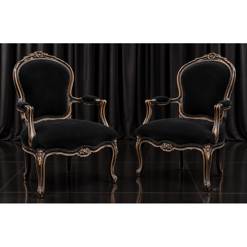 LOT 2 FAUTEUILS CABRIOLET - Bois vernis noir poncé brutLes Meubles DOBOIS vous propose une paire de fauteuil cabriolet de style Louis XVI, disponible en stock et fabriquée dans nos ateliers selon des méthodes traditionnelles.Structure en hêtre 100% massif avec une finition vernis noir et poncé à la main sur les reliefs pour faire apparaître le bois brut en dessous. Garniture traditionnelle avec ressorts, crin et sangles, pour une assise confortable et durable.Ce modèle peut également être fabriqué sur commande avec un large choix de tissus : velours, lin, coton, simili cuir, cuir, ainsi que différentes finitions de bois.Livraison assurée par nos soins, avec protection individuelle des fauteuils dans des couvertures et mousses de calage pendant le transport.