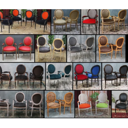 LOT 30 CHAISES MÉDAILLON AVEC ACCOUDOIRS - Déstockage, couleurs aléatoiresLes Meubles DOBOIS vous propose un déstockage de 30 chaises Médaillon avec accoudoirs, fabriquées en hêtre massif et destinées notamment aux professionnels de la restauration, hôtels, bureaux et salles d’attente.PRIX DÉSTOCKAGE : 229€ TTC l’unité au lieu de 349€ TTC. 190€ HT au lieu de 290€ HT.Attention : il ne s’agit pas de fauteuils de salon mais bien de chaises avec accoudoirs. La hauteur d’assise est celle d’une chaise classique, adaptée à une table à manger, une table de restaurant ou un bureau. Elles ne sont donc pas conçues comme assises basses de salon, mais peuvent parfaitement convenir à une salle d’attente.À ce tarif, aucune sélection de couleur, tissu ou finition n’est possible. Les modèles sont attribués aléatoirement selon les stocks disponibles.Produits parfaitement neufs proposés en déstockage.Livraison possible par nos soins, avec protection dans des couvertures et mousses de calage.