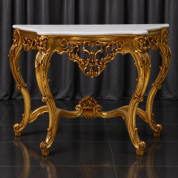 CONSOLE DE STYLE BAROQUE - OR RELIEFS CUIVRE - MARBRE BLANC CREME - 125cm - PROMO -20%Magnifique Console Baroque en bois doré à la feuille d'or, patiné cuivré dans les reliefs. Fabricaiton dans nos atelier en bois de hêtre 100% massif, sculpé à la main, chaque pièce est donc unique. Plateau en Marbre blanc.Possibilité de fabrication sur mesure avec choix des dimensions, de la forme, du modèle et des finitions : bois laqué, vernis ou marqueterie. Consultez notre catalogue pour découvrir toutes les options disponibles.