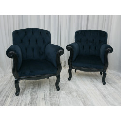 LOT DE 4 FAUTEUILS STYLE LOUIS XV DE SALLE D'ATTENTE - DESTOCKAGE -50%Les Meubles DOBOIS vous propose ce lot de 4 fauteuils Bergères de Style Louis XV spécialement adaptés aux salles d’attente, chambres, bureaux ou petits espaces.Ces fauteuils sont volontairement plus compacts qu’un fauteuil de salon traditionnel afin de permettre un véritable gain de place tout en conservant le confort et l’esthétique d’une Bergère de style. Pas adapté aux personne forte de plus de 115kg ou de plus d'1m80.Structure en hêtre massif.  Garniture traditionnelle avec sangles et crin.Produit proposé avec une remise exceptionnelle de 50 %.Attention :  Produit en déstockage non livrable, enlèvement directement dans nos locaux à Buzançais (36500), dans l’Indre. Une livraison peut toutefois être organisée si ces fauteuils sont achetés dans la même commande que d’autres produits non soldés et non déclassés.