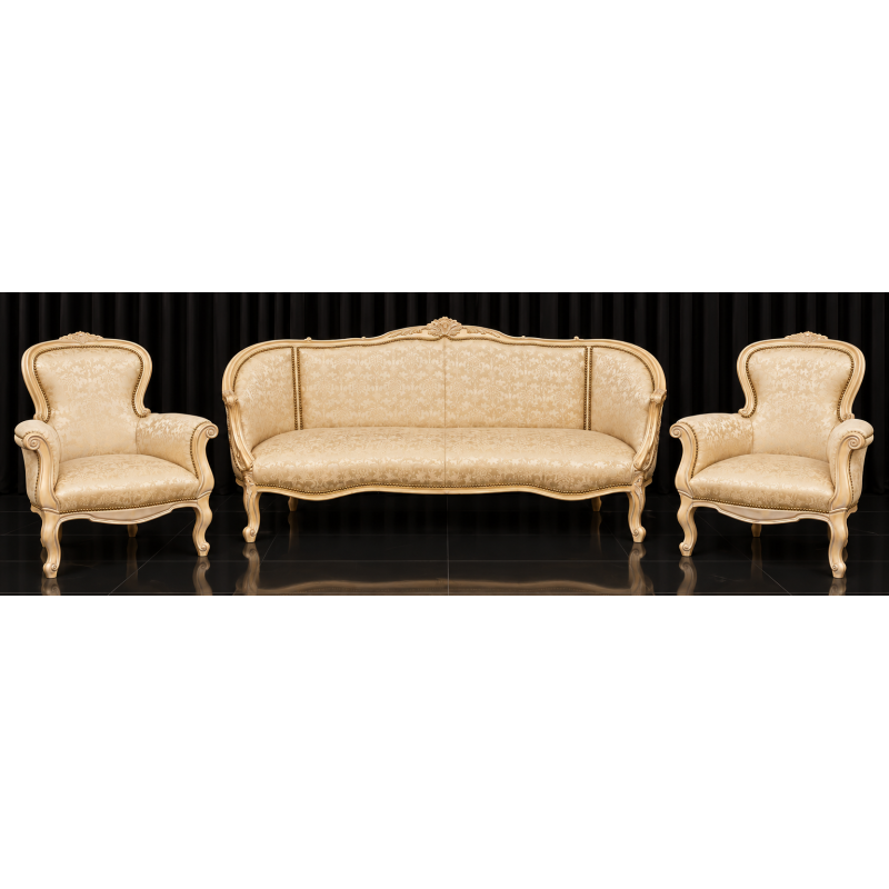 Salon Marquise Style Louis XV - Canapé 3 places 210cm et 2 Fauteuils - Bois patine or blanc et tissus crème et orCanapé Marquise Style Louis XV et 2 Fauteuils en Gondole Style Louis XV.Fabrication haut de gamme avec une structure en bois de hêtre massif, sculptée à la main, puis patinée à la feuille d'or, légèrement blanchie et légèrement patinée. Cette patine est une exclusivité des MEUBLES DOBOIS. La garniture est en crin végétal, ressorts et sangles. Le tissu est un satiné crème avec des broderies dorées.Prix :- 2 079.00€ le canapé en 3 place 210cm (9€ le cm en largeur +10% pour la feuille d'or)- 987.80€ le lot de 2 Fauteuils Cabriolet en Gondole de Style Louis XV (449€ le fauteuil +10% pour la feuille d'or)Options :- 60€ le coussin d'assise 65x55- 45€ le coussin de dossier 45x45