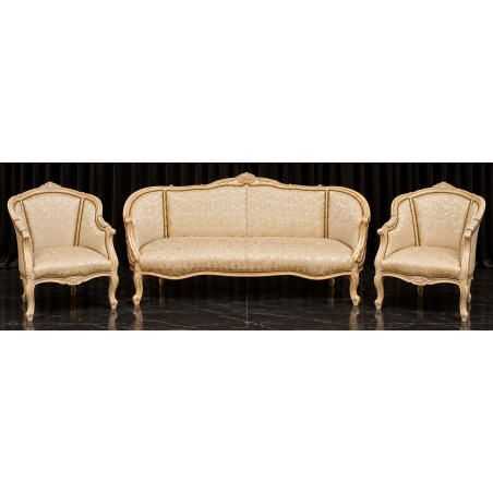 Salon Marquise Style Louis XV - Canapé 3 places 210cm et 2 Fauteuils - Bois patine or blanc et tissus crème et orCanapé Marquise Style Louis XV et 2 Fauteuils en Gondole Style Louis XV.Fabrication haut de gamme avec une structure en bois de hêtre massif, sculptée à la main, puis patinée à la feuille d'or, légèrement blanchie et légèrement patinée. Cette patine est une exclusivité des MEUBLES DOBOIS. La garniture est en crin végétal, ressorts et sangles. Le tissu est un satiné crème avec des broderies dorées.Prix :- 2 079.00€ le canapé en 3 place 210cm (9€ le cm en largeur +10% pour la feuille d'or)- 987.80€ le lot de 2 Fauteuils Cabriolet en Gondole de Style Louis XV (449€ le fauteuil +10% pour la feuille d'or)Options :- 60€ le coussin d'assise 65x55- 45€ le coussin de dossier 45x45