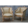 Salon Marquise Style Louis XV - Canapé 3 places 210cm et 2 Fauteuils - Bois patine or blanc et tissus crème et orCanapé Marquise Style Louis XV et 2 Fauteuils en Gondole Style Louis XV.Fabrication haut de gamme avec une structure en bois de hêtre massif, sculptée à la main, puis patinée à la feuille d'or, légèrement blanchie et légèrement patinée. Cette patine est une exclusivité des MEUBLES DOBOIS. La garniture est en crin végétal, ressorts et sangles. Le tissu est un satiné crème avec des broderies dorées.Prix :- 2 079.00€ le canapé en 3 place 210cm (9€ le cm en largeur +10% pour la feuille d'or)- 987.80€ le lot de 2 Fauteuils Cabriolet en Gondole de Style Louis XV (449€ le fauteuil +10% pour la feuille d'or)Options :- 60€ le coussin d'assise 65x55- 45€ le coussin de dossier 45x45