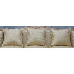 Canapé Marquise Style Louis XV - 190cm - Bois or blanc et tissus crème et or - Canapé BaroqueCanapé Marquise Style Louis XV - Largeur 190cm - Sur commandeFabrication haut de gamme avec une structure en bois de hêtre massif, sculptée à la main, puis patinée à la feuille d'or, légèrement blanchie et légèrement patinée. Cette patine est une exclusivité des MEUBLES DOBOIS. La garniture est en crin végétal, ressorts et sangles. Le tissu est un satiné crème avec des broderies dorées.Prix :- 9€ le cm en largeur +10% pour la feuille d'orOptions :- 60€ le coussin d'assise 65x55- 45€ le coussin de dossier 45x45