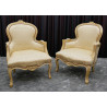 Salon Marquise Style Louis XV - Canapé 3 places 210cm et 2 Fauteuils - Bois patine or blanc et tissus crème et orCanapé Marquise Style Louis XV et 2 Fauteuils en Gondole Style Louis XV.Fabrication haut de gamme avec une structure en bois de hêtre massif, sculptée à la main, puis patinée à la feuille d'or, légèrement blanchie et légèrement patinée. Cette patine est une exclusivité des MEUBLES DOBOIS. La garniture est en crin végétal, ressorts et sangles. Le tissu est un satiné crème avec des broderies dorées.Prix :- 2 079.00€ le canapé en 3 place 210cm (9€ le cm en largeur +10% pour la feuille d'or)- 987.80€ le lot de 2 Fauteuils Cabriolet en Gondole de Style Louis XV (449€ le fauteuil +10% pour la feuille d'or)Options :- 60€ le coussin d'assise 65x55- 45€ le coussin de dossier 45x45