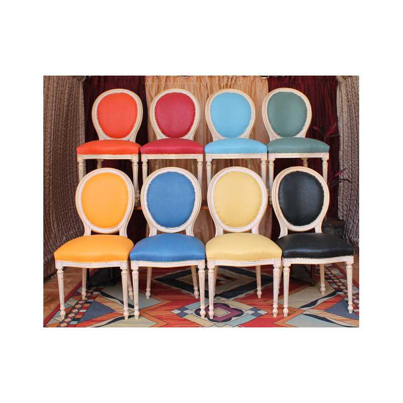 LOT 23 CHAISES MÉDAILLON MULTICOLORES EN STOCK - Bois doré et cérusé blanc - Simili cuir NON FEU M1 - PROMO -43%Lot de 23 chaises Médaillon Louis XVI multicolores réservé exclusivement aux professionnels.Prix promotionnel : 199€ TTC l’unité au lieu de 349€ TTC, soit 150€ de remise par chaise et environ 43% de réduction. Le prix normal comprend la chaise à 249€ TTC + l’option simili cuir NON FEU M1 à 100€ TTC.− Style : Louis XVI / Chaise Médaillon− Structure : hêtre 100% massif− Finition : feuille d’or patinée et cérusé blanc− Revêtement : simili cuir NON FEU M1 multicolore− Hauteur d’assise : 48/50 cm− Hauteur totale : 100/101 cm− Largeur d’assise : 48/50 cm− Quantité disponible : 23 chaises− Prix promotionnel : 199€ TTC− Prix normal : 349€ TTC− Remise : 150€ par chaise, soit environ 43%− Vente exclusivement aux professionnels− Vente aux particuliers non acceptée pour ce lot− Produit vendu sans garantie compte tenu de la remise exceptionnelle− Version renforcée disponible sur commande : 249€ TTC + 100€ TTC d’option simili cuir NON FEU M1, soit 349€ TTC l’unité− Commande minimum pour la version renforcée : 6 chaises