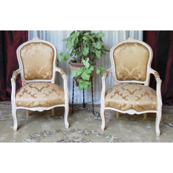 Lot 2 petits Fauteuils Cabriolet Style Louis XV