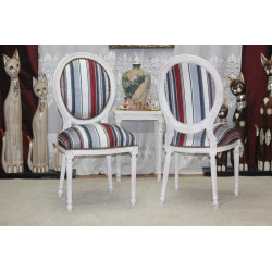 LOT 6 CHAISES MEDAILLON - "PROMO -20%"Lot 6 chaises Médaillon en stock au prix de 199€ TTC unitaire au lieu de 249€ TTC. Fabrication en bois de hêtre 100 % massif. Garniture de tapissier avec sangles, crin et ressorts. Chaises très confortables, adaptées aux gabarits grands et/ou forts, avec une hauteur d’assise de 50 cm et une hauteur totale de 101 cm.