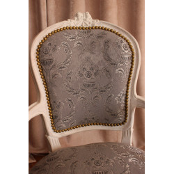 LOT 2 FAUTEUILS CABRIOLET - Bois Cérusé blancLa société Les Meubles DOBOIS vous propose ce lot de 2 fauteuils Cabriolet de style Louis XV, fabriqués dans nos ateliers en bois de hêtre 100 % massif.Finition cérusé blanc, volontairement poncée sur certaines parties afin de faire apparaître le bois de hêtre brut sous la finition et de donner au fauteuil un aspect légèrement vieilli.Assise de 45 cm de hauteur avec garniture traditionnelle réalisée à l’ancienne : crin, ressorts et sangles.Ce modèle peut également être fabriqué sur commande avec un large choix de tissus : velours, lin, coton, simili cuir ou cuir, ainsi que différentes finitions de bois.Livraison possible par nos soins, avec protection individuelle des fauteuils dans des couvertures et mousses de calage pendant le transport.