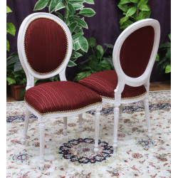 LOT 6 CHAISES MEDAILLON - "PROMO -20%"Lot 6 chaises Médaillon en stock au prix de 199€ TTC unitaire au lieu de 249€ TTC. Fabrication en bois de hêtre 100 % massif. Garniture de tapissier avec sangles, crin et ressorts. Chaises très confortables, adaptées aux gabarits grands et/ou forts, avec une hauteur d’assise de 50 cm et une hauteur totale de 101 cm.