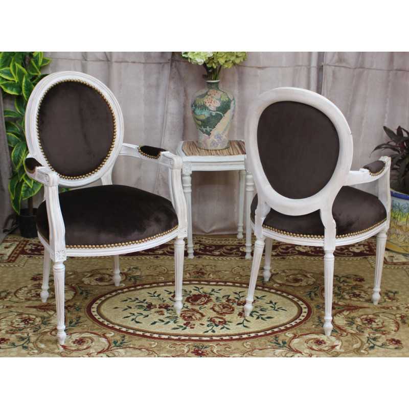 2 CHAISES MEDAILLON AVEC  ACCOUDOIRS - Bois cérusé blanc et velours gris