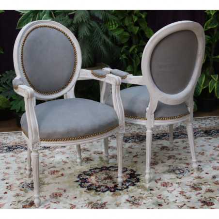 2 CHAISES MEDAILLON AVEC ACCOUDOIRS - Bois cérusé blanc et velours gris
