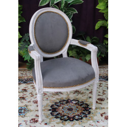 2 CHAISES MEDAILLON AVEC  ACCOUDOIRS - Bois cérusé blanc et velours gris
