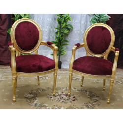 2 CHAISES MEDAILLON BAROQUE AVEC  ACCOUDOIRS - Bois feuille d'or et velours bordeaux