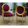 2 CHAISES MEDAILLON BAROQUE AVEC  ACCOUDOIRS - Bois feuille d'or et velours bordeaux