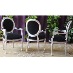 2 CHAISES MEDAILLON BAROQUE AVEC  ACCOUDOIRS - Bois feuille d'argent et velours noir