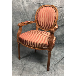 LOT 2 CHAISES MEDAILLON AVEC ACCOUDOIRS -...