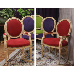 LOT 6 CHAISES MEDAILLON MULTICOLORES DONT 2 AVEC ACCOUDOIRS - Patine Or blanc - "PROMO -25%"Lot 6 chaises Médaillon en stock au prix de 199€ TTC unitaire au lieu de 249€ TTC. 2 Chaises dans ce lot sont avec des accoudoirs. Fabrication en bois de hêtre 100 % massif. Garniture de tapissier avec sangles, crin et ressorts. Chaises très confortables, adaptées aux gabarits grands et/ou forts, avec une hauteur d’assise de 50 cm et une hauteur totale de 101 cm.
